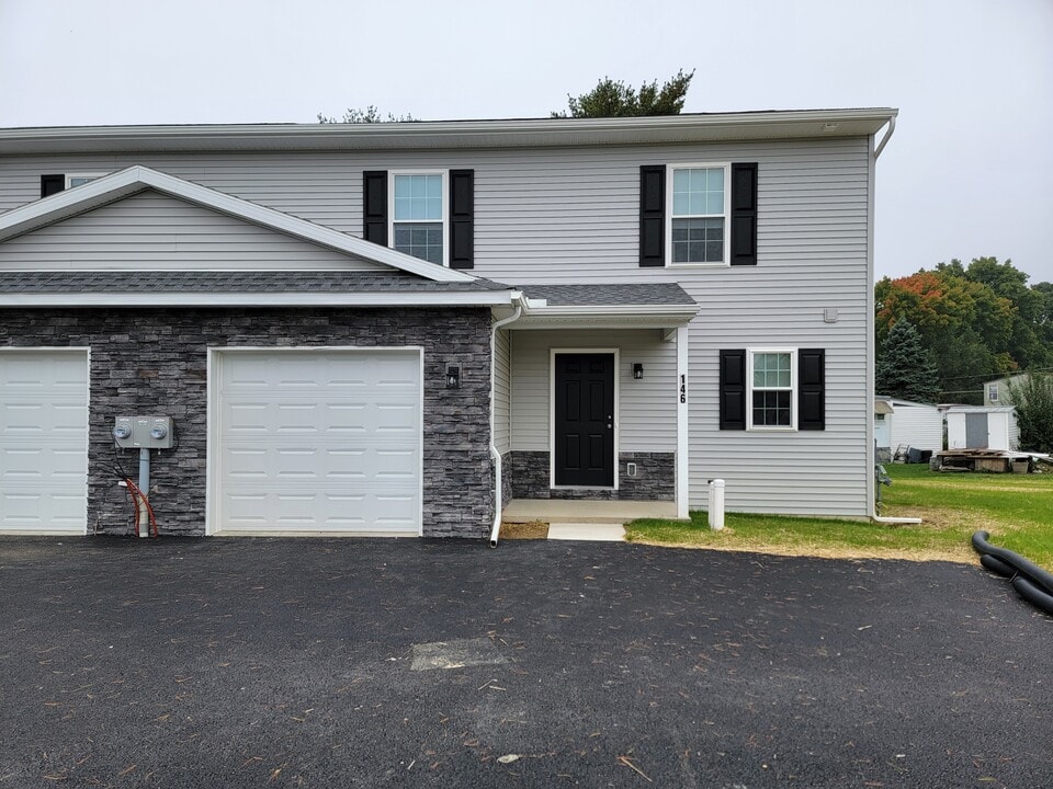 146 Robert Cir in Lebanon, PA - Foto de edificio