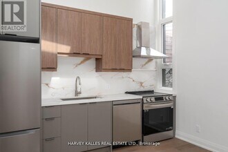 24 Sullivan St in Toronto, ON - Building Photo - Building Photo