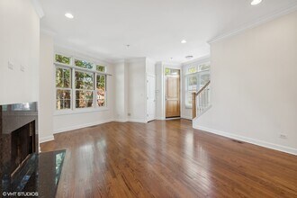 3252 Thayer St in Evanston, IL - Building Photo - Building Photo