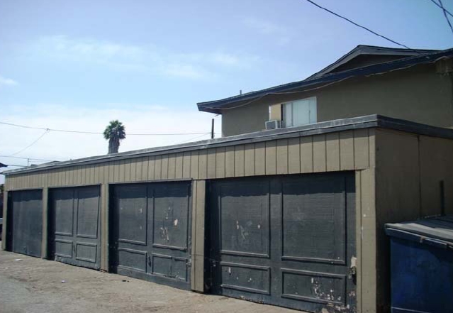 17142 Emerald Ln in Huntington Beach, CA - Building Photo - Building Photo