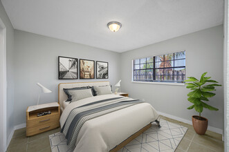 500 St Michaels Way in Tarpon Springs, FL - Building Photo - Building Photo