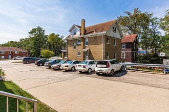 W. 8th St in Cincinnati, OH - Building Photo - Interior Photo