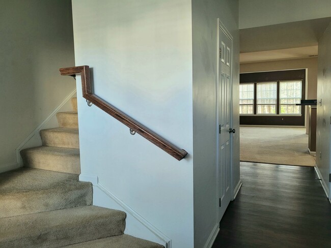 4655 Revolutionary Way in Williamsburg, VA - Foto de edificio - Building Photo