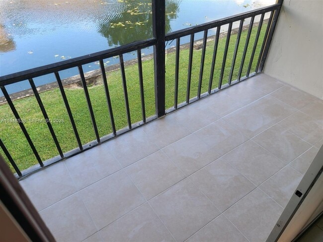 7925 S Colony Cir in Tamarac, FL - Building Photo - Building Photo