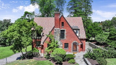 11 Seaman Rd in Poughkeepsie, NY - Building Photo - Building Photo