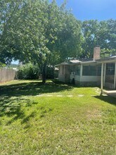 111 Wild Timber Dr in Ingram, TX - Foto de edificio - Building Photo