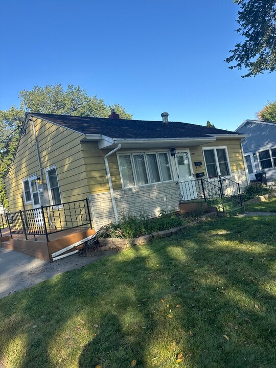1009 18th St S in Fargo, ND - Building Photo