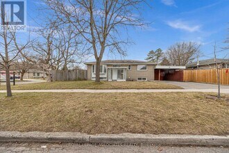 81 Kencliff Crescent in Toronto, ON - Building Photo - Building Photo