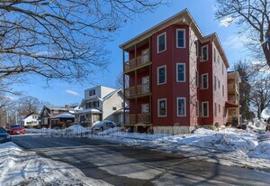 26 Vinson St in Worcester, MA - Building Photo