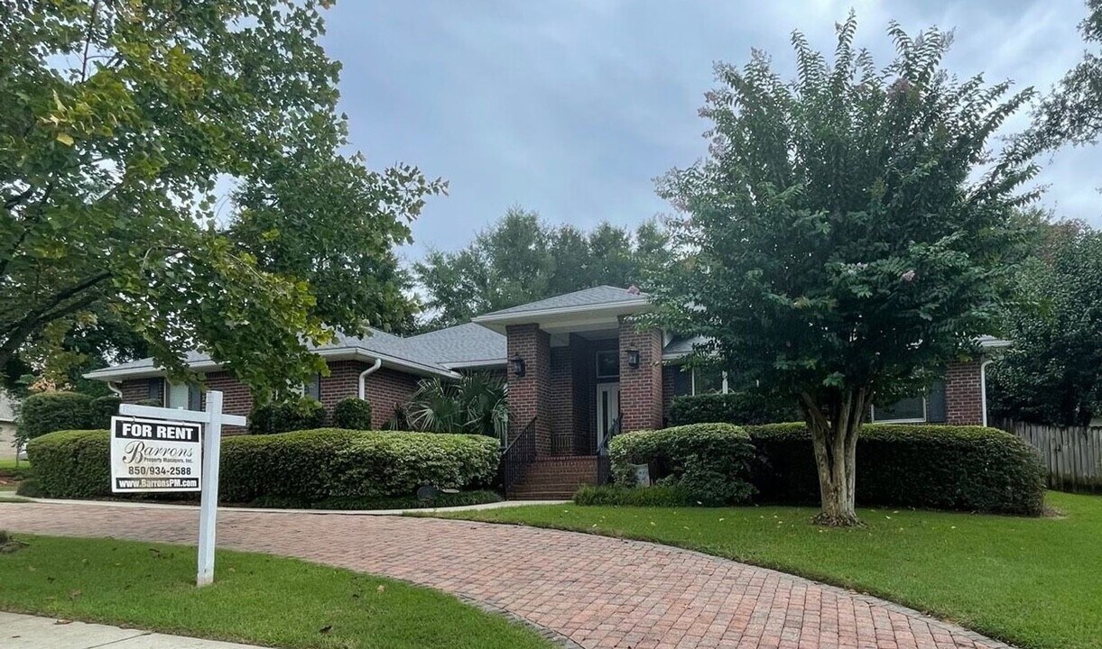 5955 Hermitage Dr in Pensacola, FL - Building Photo