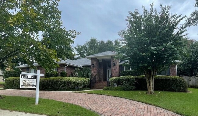 property at 5955 Hermitage Dr