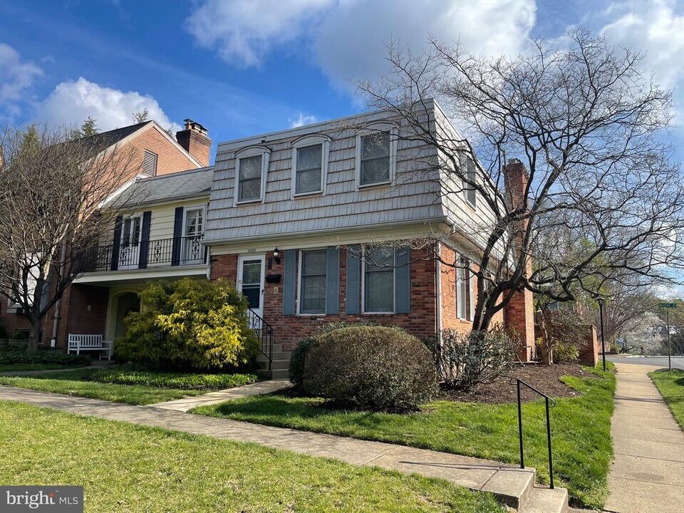 6800 Melrose Dr in McLean, VA - Building Photo