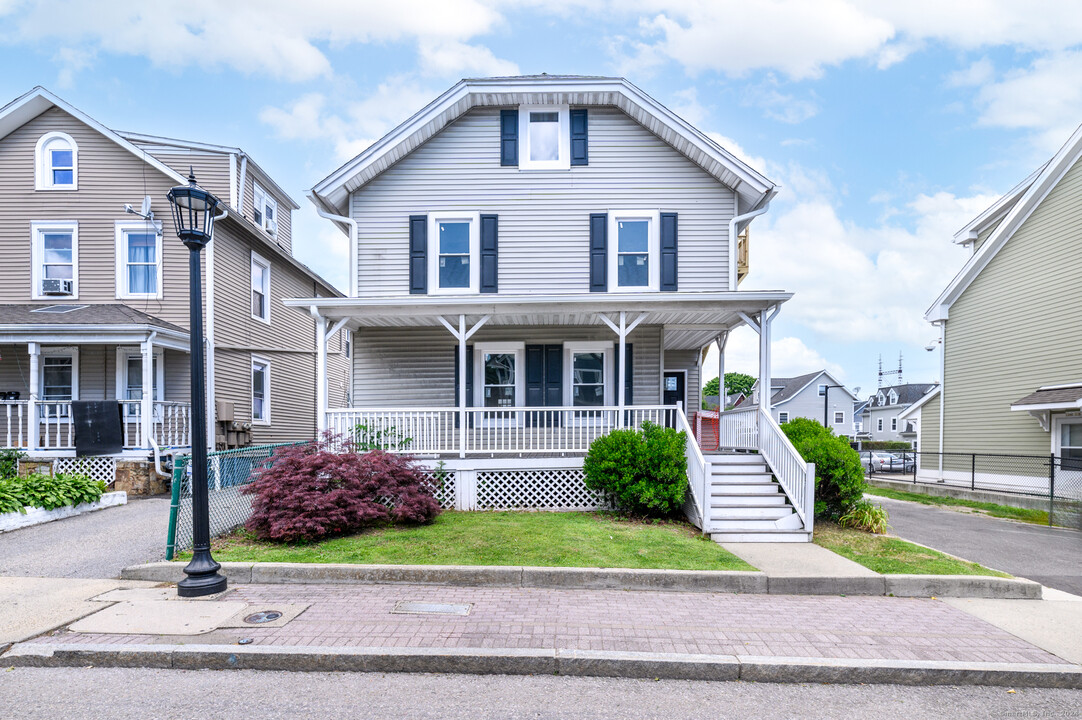 11 Hanford Pl-Unit -2 in Norwalk, CT - Building Photo