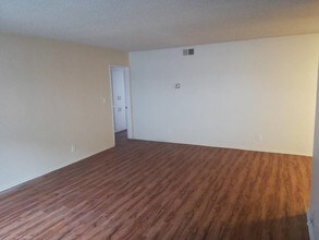7009 Coldwater Canyon Ave, Unit 26 in Los Angeles, CA - Foto de edificio - Building Photo