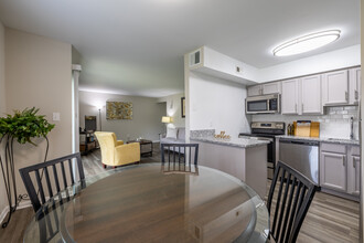 Woodmere Trace Apartment Homes in Norfolk, VA - Building Photo - Interior Photo