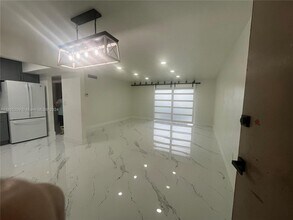 10391 N Kendall Dr in Miami, FL - Building Photo - Building Photo