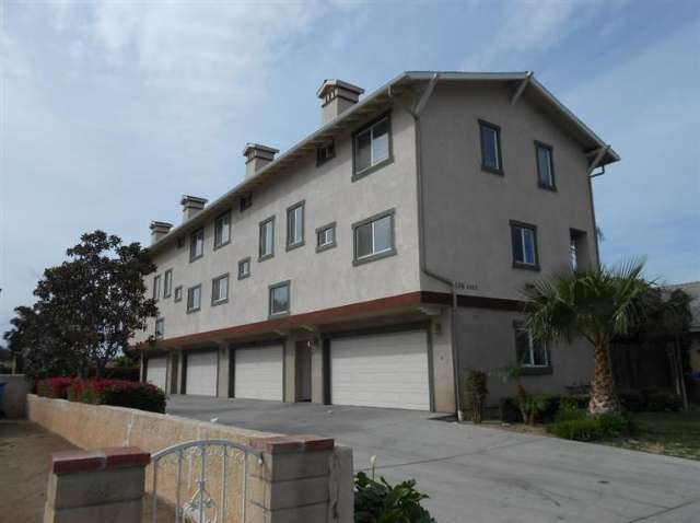 138 N 12th St in Santa Paula, CA - Foto de edificio