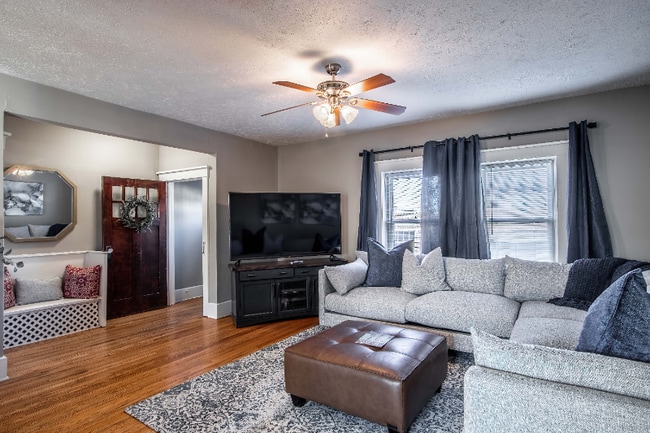 3913 Farnam St, Unit 3915 Farnam in Omaha, NE - Building Photo - Building Photo