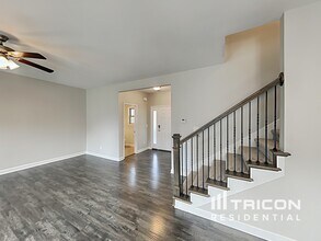 1056 Lindyn Lee Wy in Gallatin, TN - Foto de edificio - Building Photo