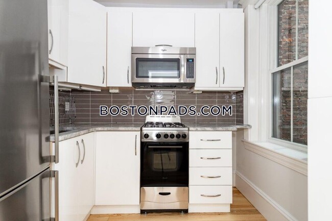 85 Myrtle St in Boston, MA - Building Photo - Building Photo
