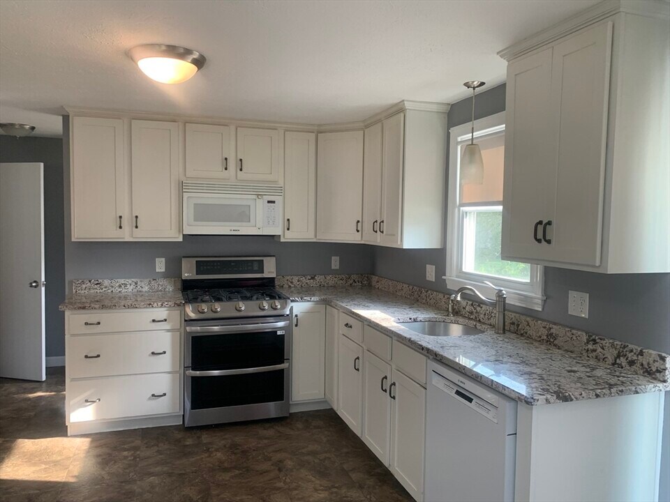 85 Park in Mansfield, MA - Building Photo