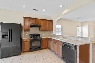 1001 Hyde Park Dr in Round Rock, TX - Foto de edificio - Building Photo