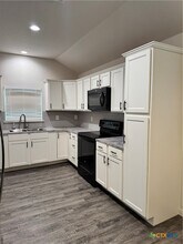 909 2nd St in Cuero, TX - Building Photo - Building Photo