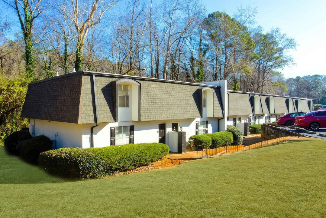 Everwood Estates in Decatur, GA - Building Photo