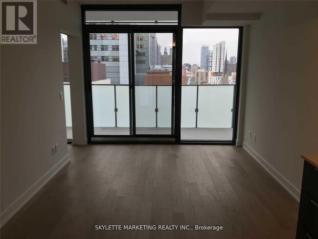 25 Richmond St E in Toronto, ON - Building Photo - Building Photo