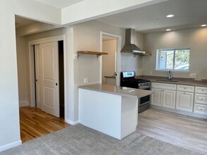 6672 Davis Rd in Forestville, CA - Building Photo - Building Photo