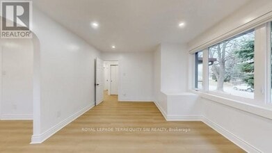 19 Hawthorne Rd in Toronto, ON - Building Photo - Building Photo