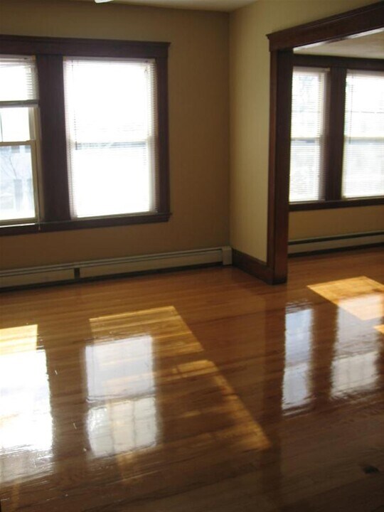 4 Goldsmith Ave, Unit 2 in Medford, MA - Building Photo