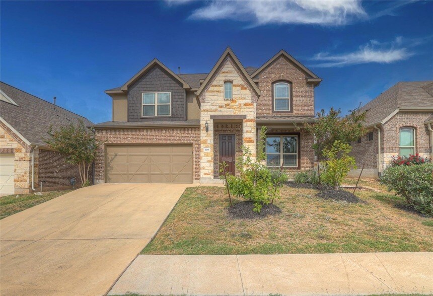 908 Leadtree Loop in Mustang Ridge, TX - Building Photo
