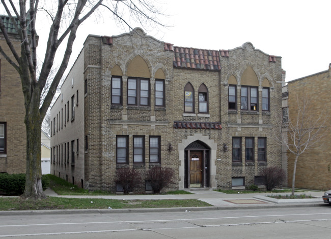 3532 N Oakland Ave in Milwaukee, WI - Building Photo - Building Photo