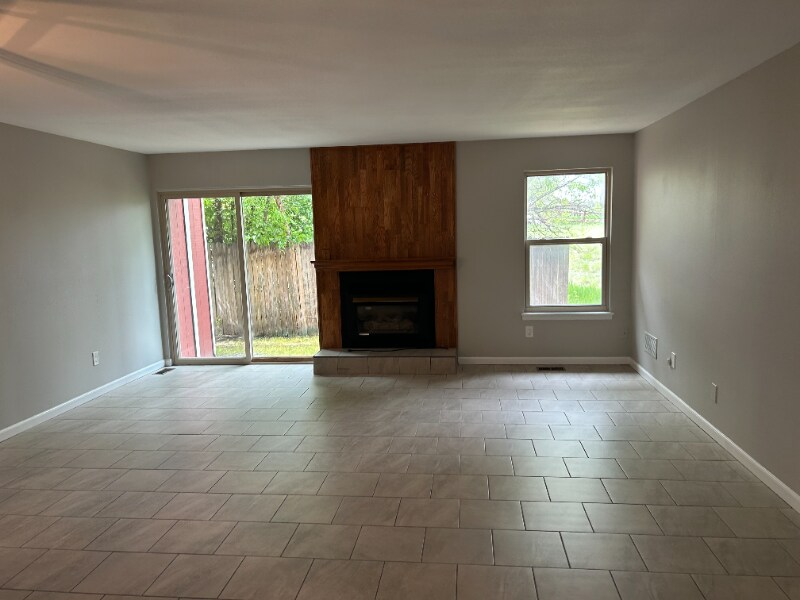 472 W Rockrimmon Blvd in Colorado Springs, CO - Building Photo