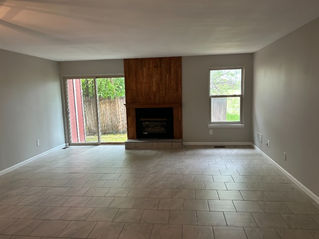 472 W Rockrimmon Blvd
