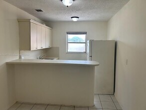 2651 NW 13th St, Unit 54 in Miami, FL - Foto de edificio - Building Photo