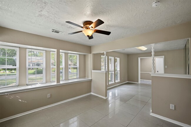 4735 Charade Dr in Houston, TX - Building Photo - Building Photo