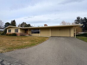 21 19th St NE in East Wenatchee, WA - Building Photo - Building Photo