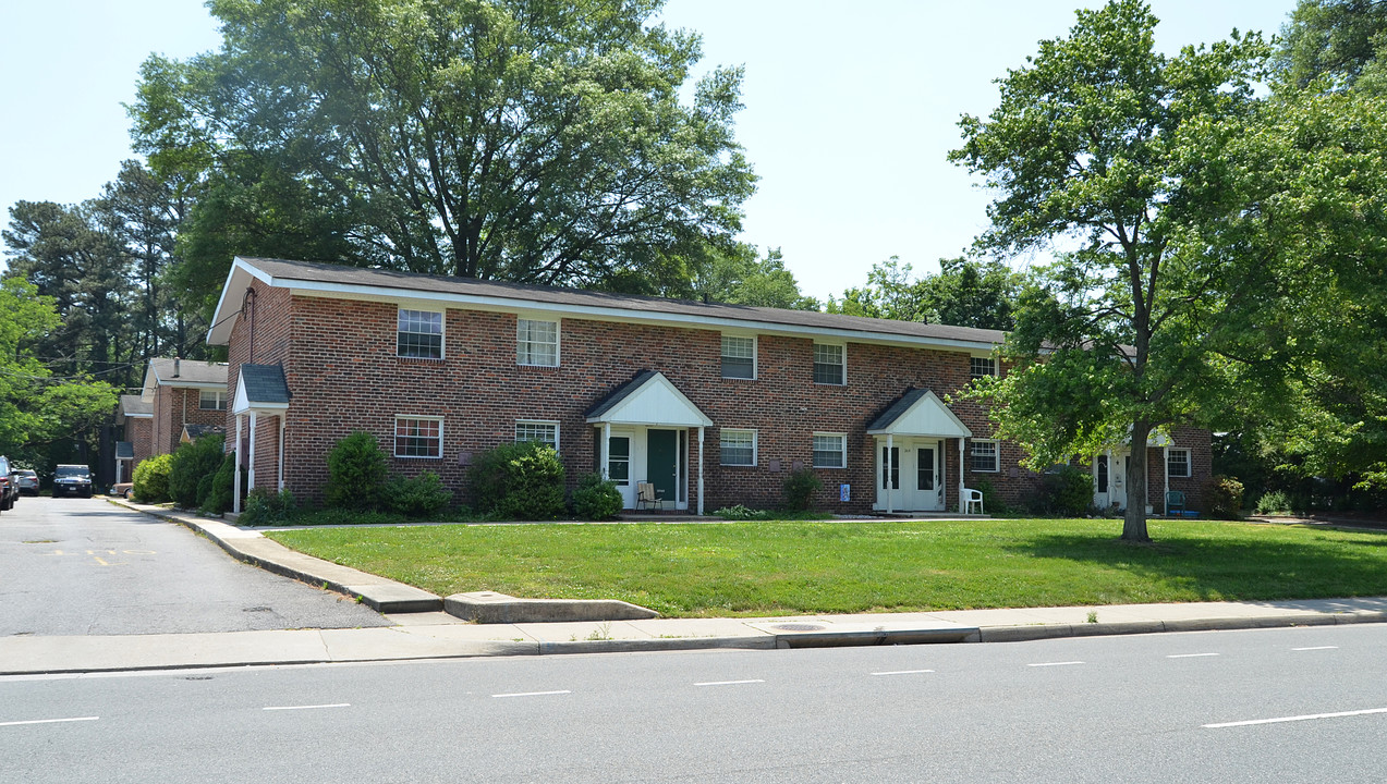 Hilliard Sqaure in Henrico, VA - Building Photo