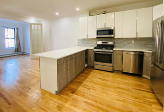 354 Bradford St, Unit 1 in Brooklyn, NY - Building Photo - Building Photo