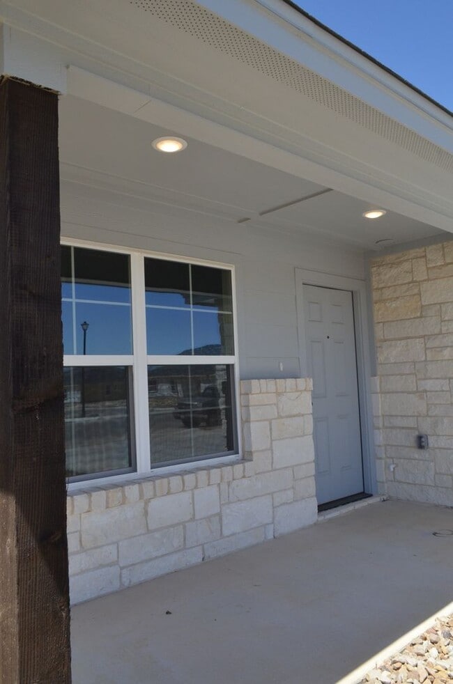 1902 Castroville Trl in Copperas Cove, TX - Building Photo - Building Photo