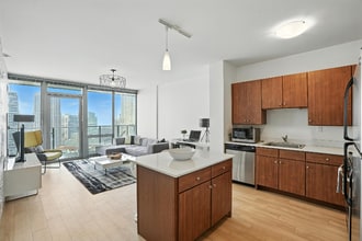 337 E Wacker Dr in Chicago, IL - Foto de edificio - Building Photo