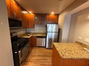 6954 N Greenview Ave in Chicago, IL - Building Photo - Building Photo