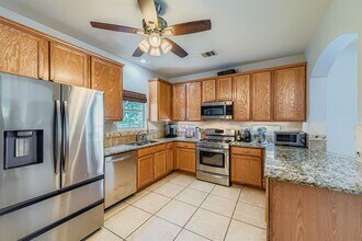 2110 Keepsake Dr in Austin, TX - Foto de edificio - Building Photo
