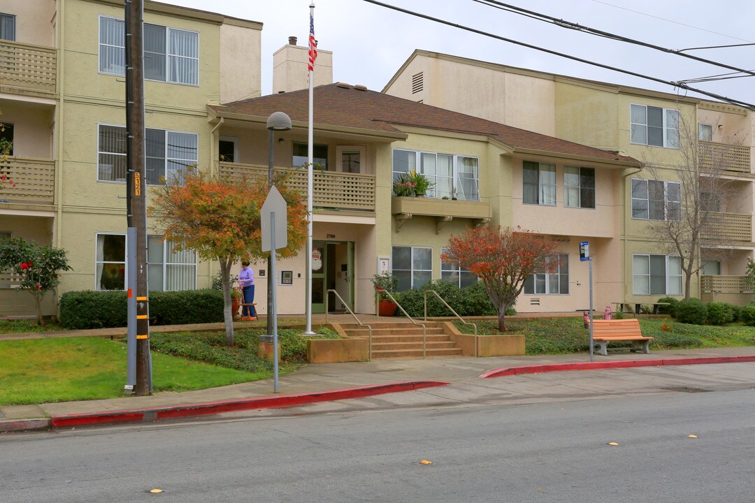 San Mateo Rotary Haciendas in San Mateo, CA - Foto de edificio