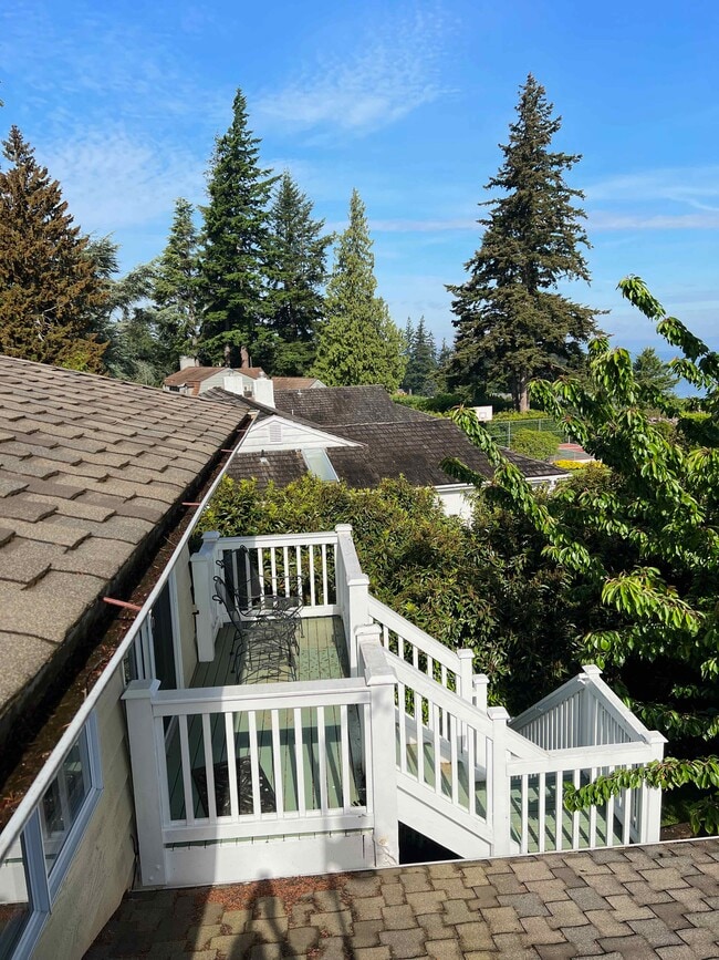 217 Middlefield Rd, Unit Apartmentwithview in Bellingham, WA - Building Photo - Building Photo