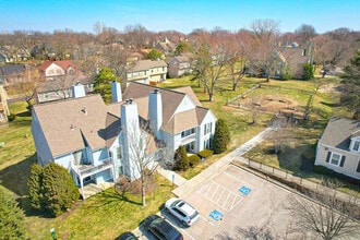 Hunter's Pointe Apartments in Overland Park, KS - Foto de edificio - Building Photo