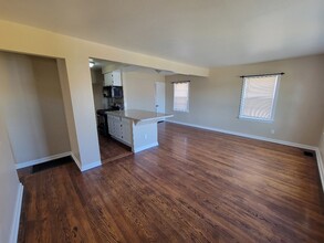 10640 St Stephen Ln in St. Ann, MO - Foto de edificio - Building Photo