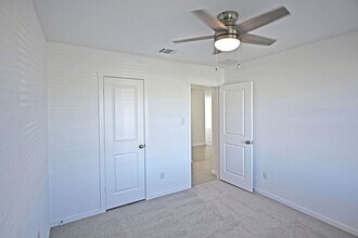 1855 Lorena Wood in New Braunfels, TX - Foto de edificio - Building Photo